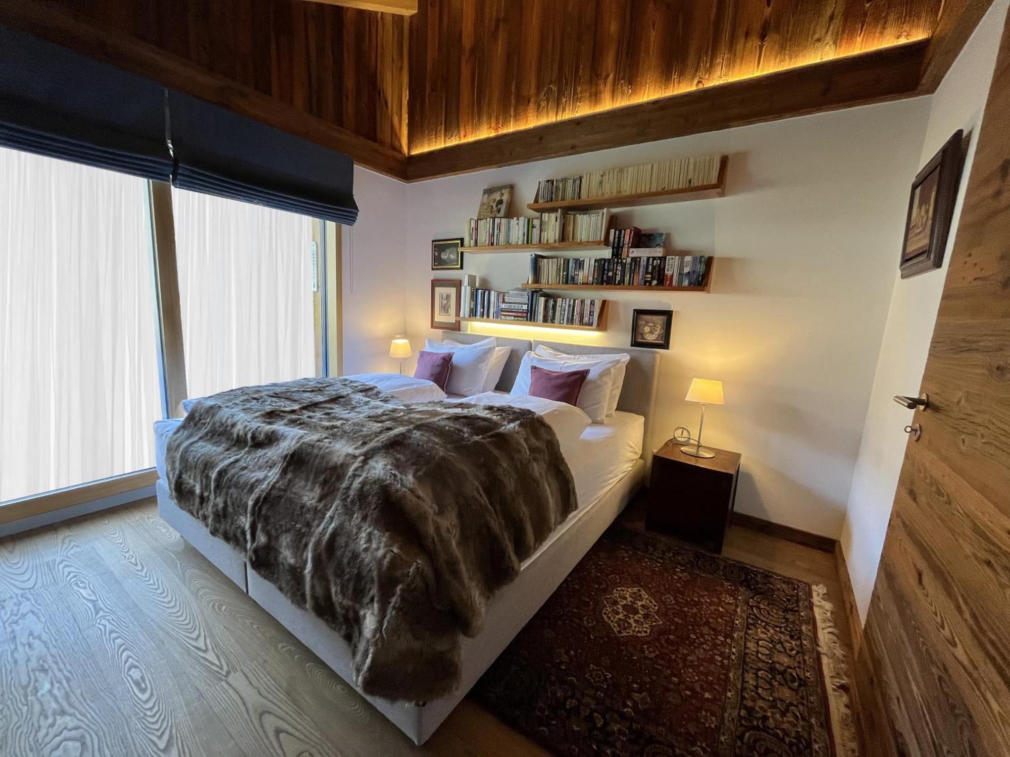 Luxury & By Mountain Exposure